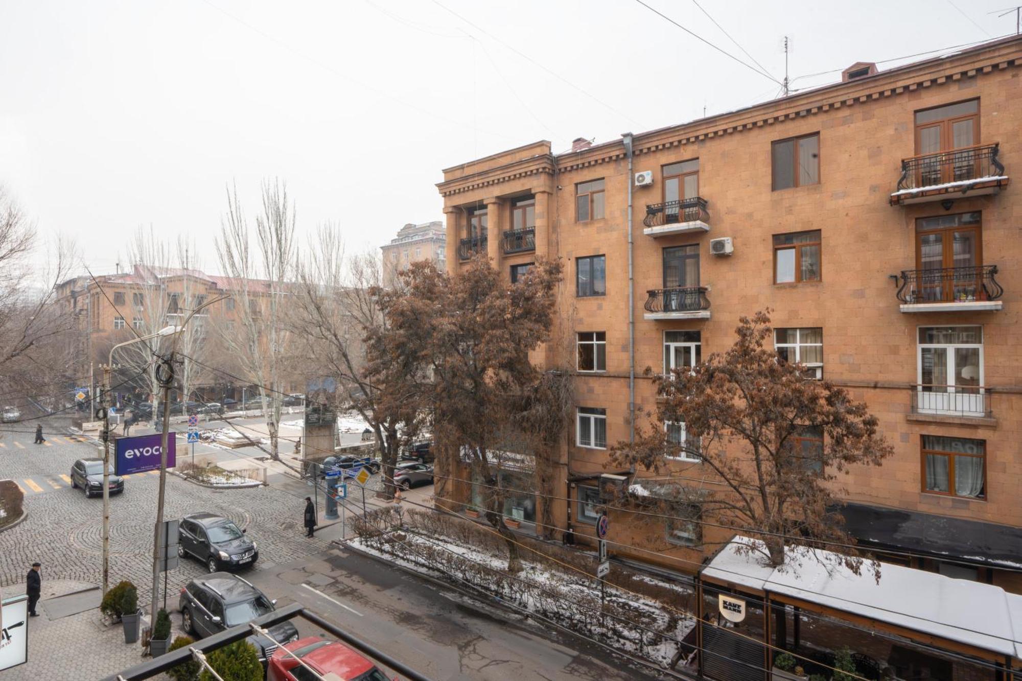 Ris Central Apartments Ереван Екстериор снимка