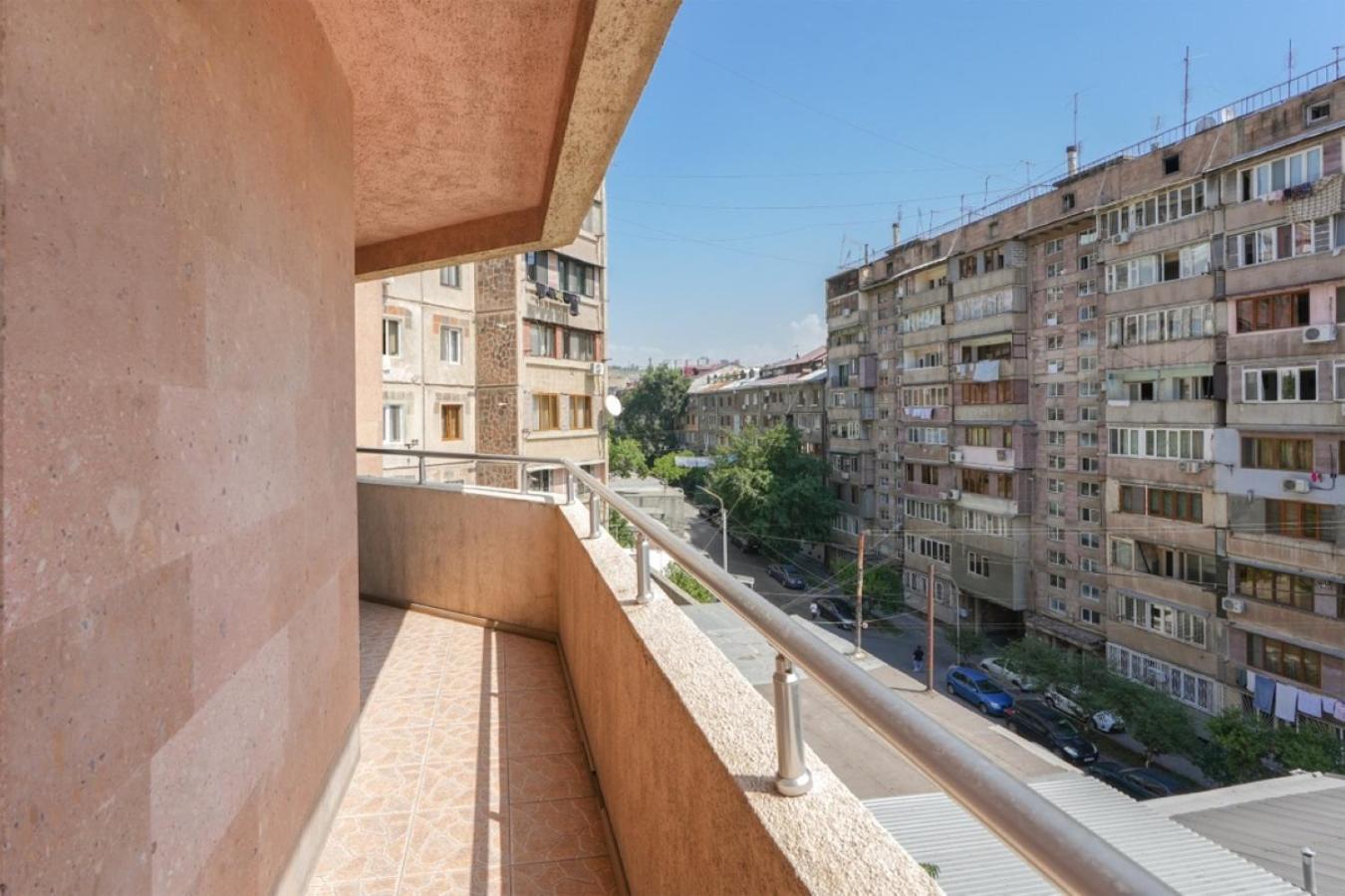 Ris Central Apartments Ереван Екстериор снимка
