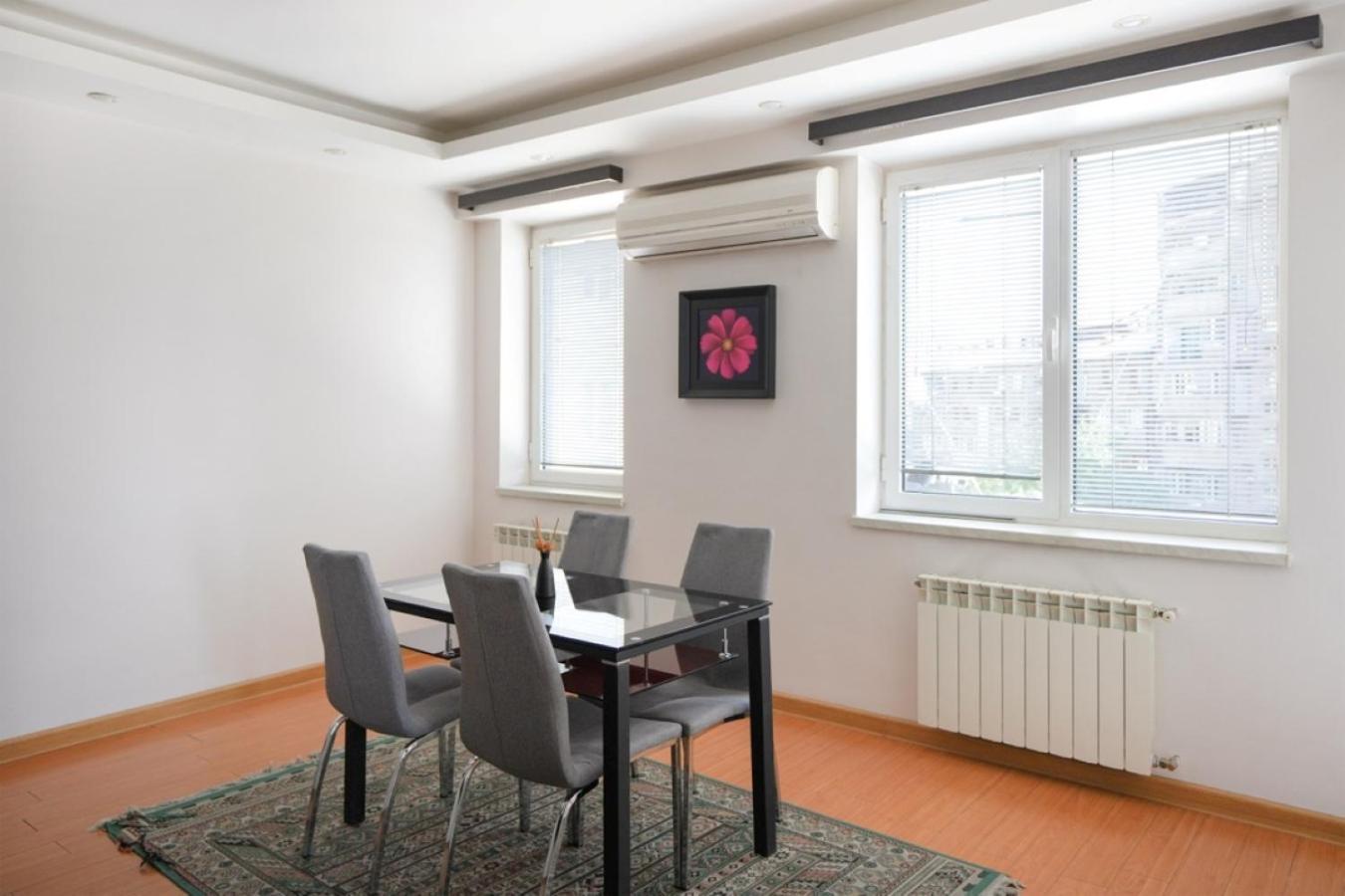 Ris Central Apartments Ереван Екстериор снимка