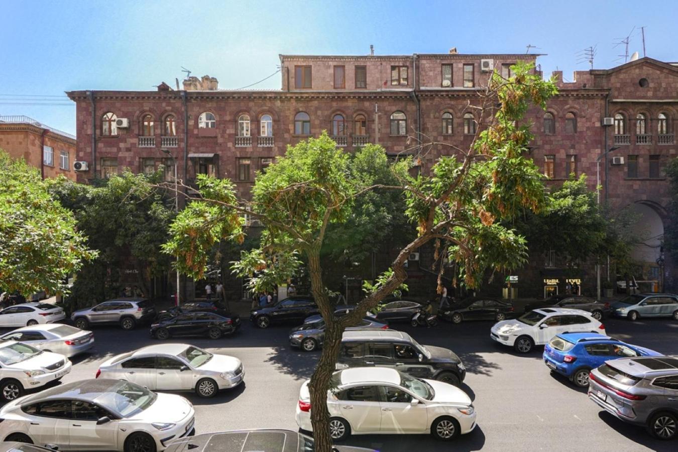 Ris Central Apartments Ереван Екстериор снимка